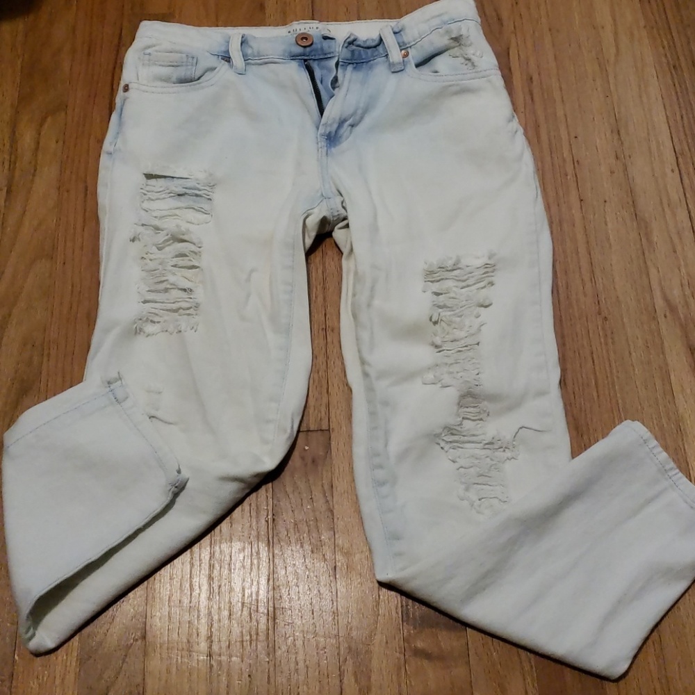 BULLHEAD Boyfriend Perfectly Distressed Jeans